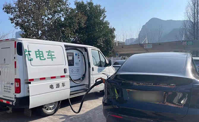 福贡汽车搭电